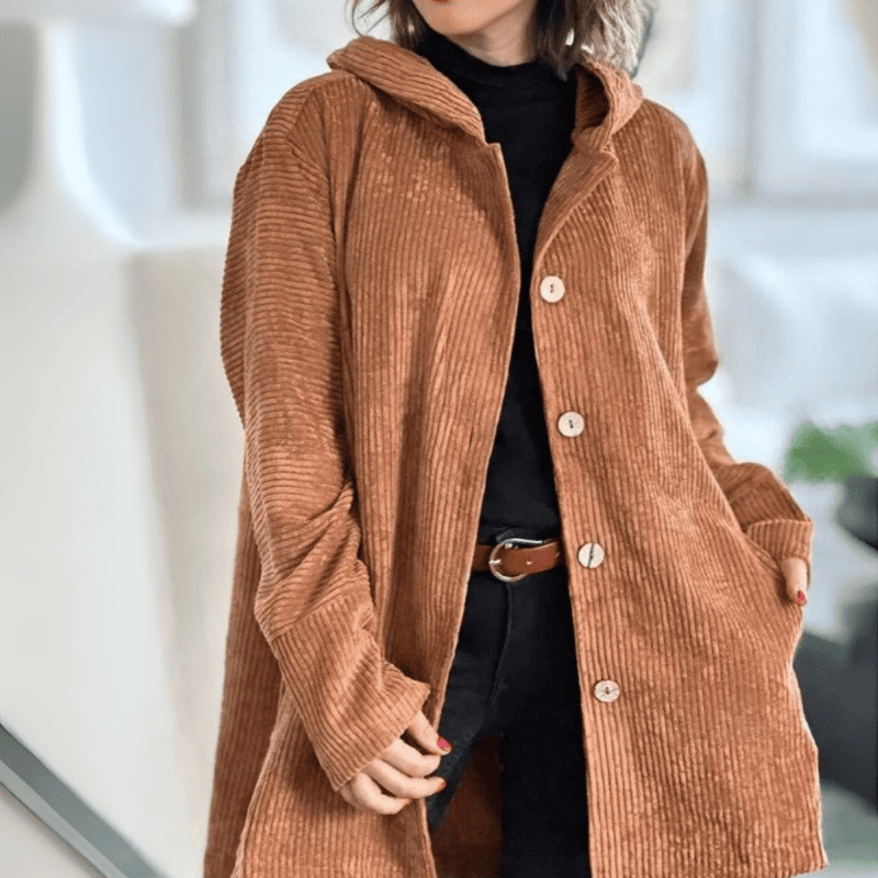 Abrigo Brigite - Corte Oversized en Pana con Capucha
